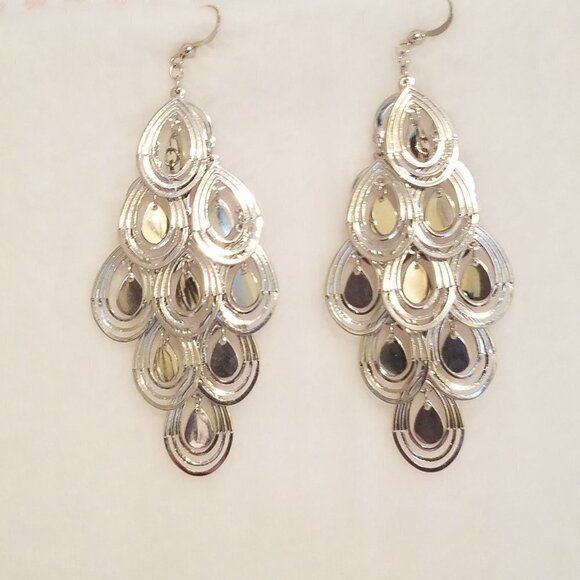 Taramanda Jewelry - Free with $20 purchase 4" silver tear drop earrings.  Nwt